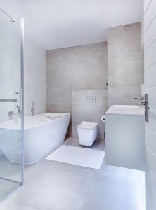 Six conseils pour réussir l’aménagement d’une salle de bains PMR
