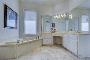 Quelle matière choisir pour les meubles de votre salle de bain ?