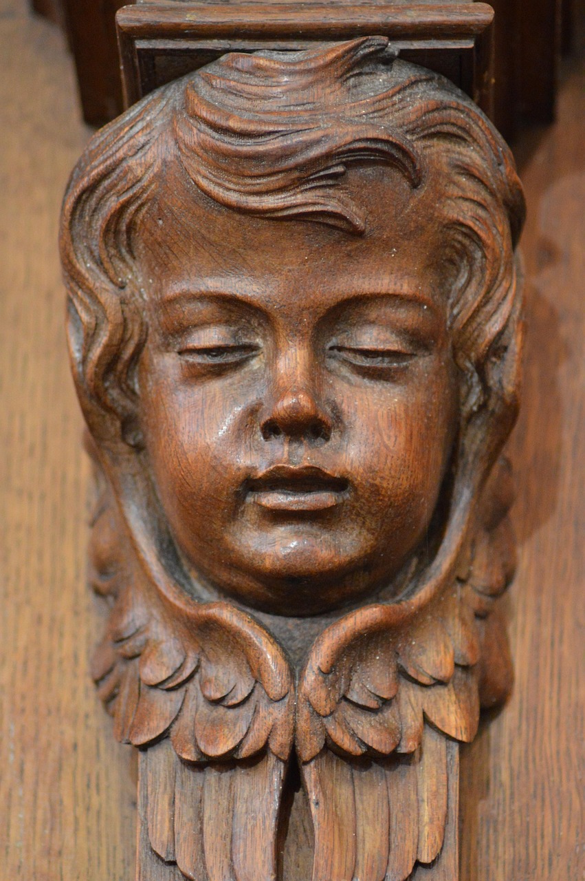 ateliers de sculpture sur bois : apprenez les techniques traditionnelles et créez vos propres œuvres d'art en bois lors de nos sessions guidées.