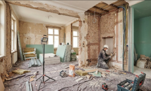 Délai des travaux de rénovation : vivre dans le chantier ou déménager ?