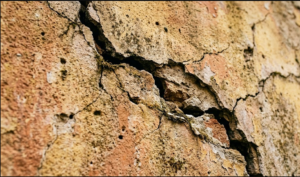 L&rsquo;impact de la sécheresse sur les fissures de votre façade