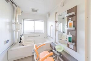 Salle de bain PMR sur mesure : allier accessibilité, sécurité et esthétique