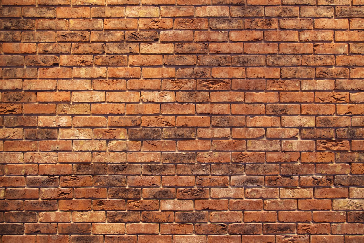redonnez éclat et propreté à vos murs en maçonnerie grâce à un nettoyage adapté qui élimine salissures, traces et dépôts.