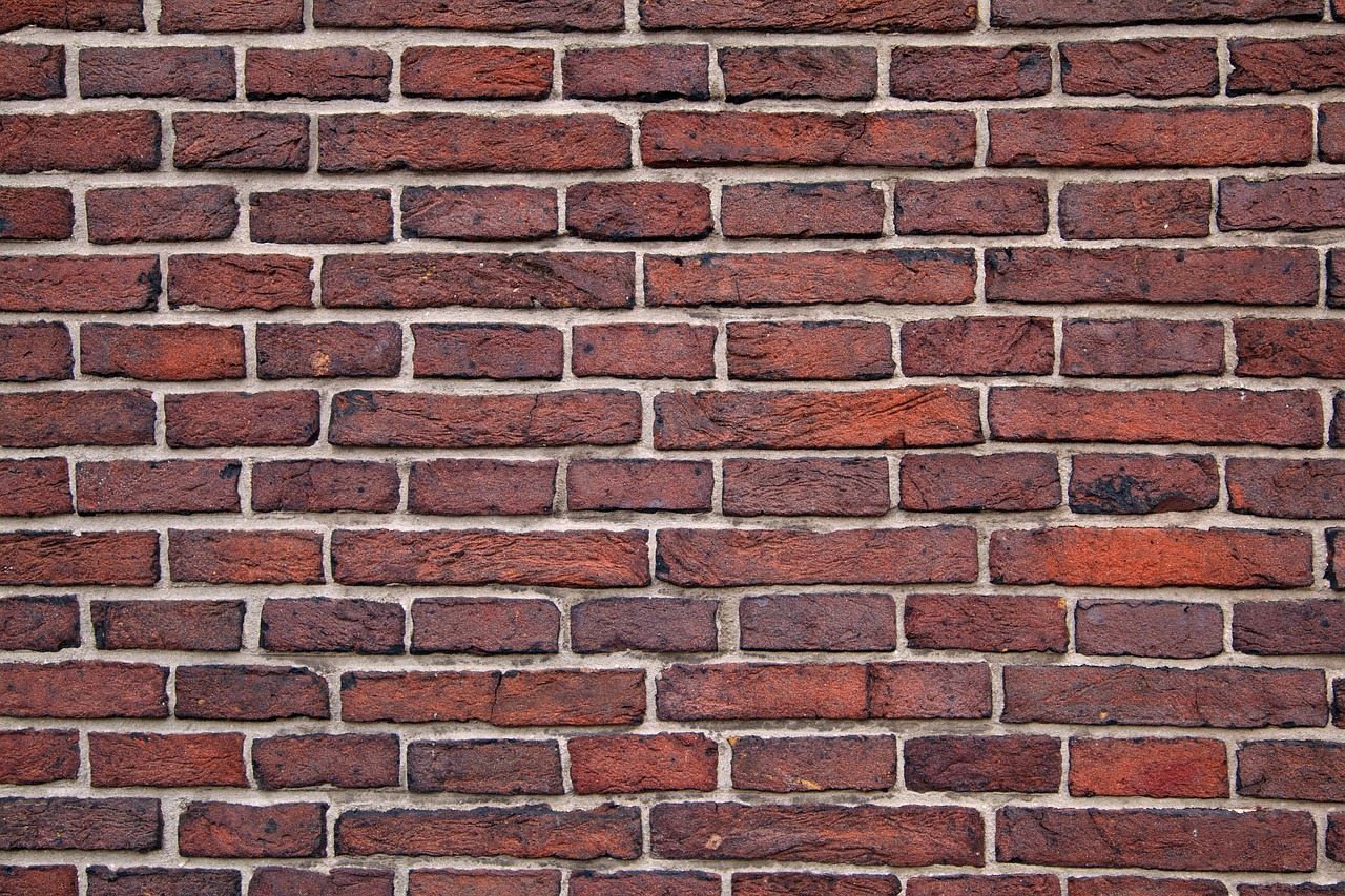 redonnez éclat et propreté à vos murs en maçonnerie grâce à un nettoyage adapté qui élimine saletés, mousses et traces sans abîmer les matériaux.